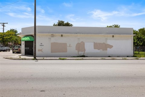 Commercial property in Miami, Florida № 1839160 - photo 15
