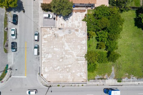 Commercial property in Miami, Florida № 1839160 - photo 9