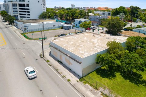 Commercial property in Miami, Florida № 1839160 - photo 3