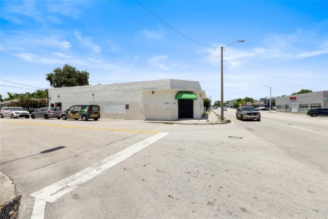 Commercial property in Miami, Florida № 1839160 - photo 12