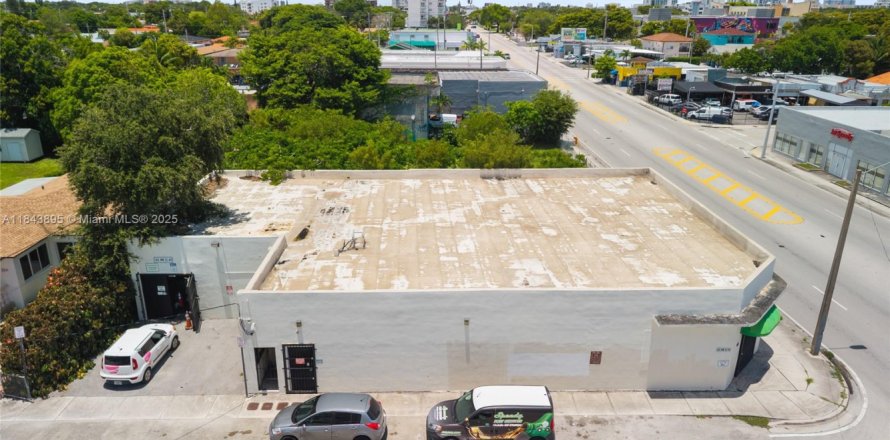 Commercial property in Miami, Florida № 1839160
