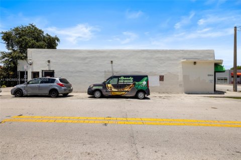 Commercial property in Miami, Florida № 1839160 - photo 11
