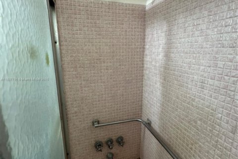 Condo in Miami, Florida, 1 bedroom  № 1804192 - photo 9