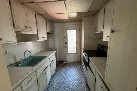 Condo in Miami, Florida, 1 bedroom  № 1804192 - photo 6