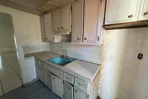 Condo in Miami, Florida, 1 bedroom  № 1804192 - photo 4