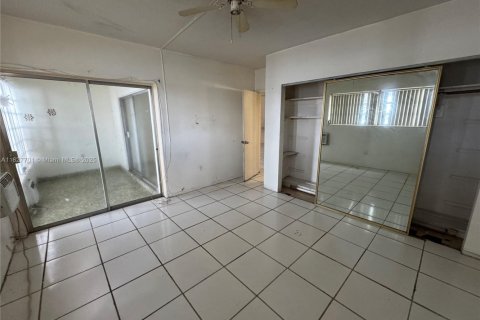 Condo in Miami, Florida, 1 bedroom  № 1804192 - photo 13
