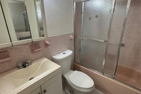Condo in Miami, Florida, 1 bedroom  № 1804192 - photo 8