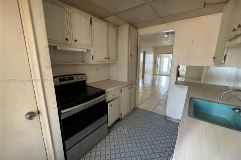 Condo in Miami, Florida, 1 bedroom  № 1804192 - photo 2