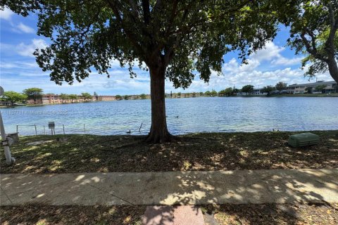 Condo in Miami, Florida, 1 bedroom  № 1804192 - photo 15