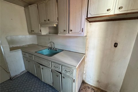 Condo in Miami, Florida, 1 bedroom  № 1804192 - photo 5