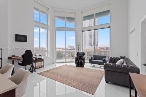 Снять в аренду кондоминиум в Майами, Флорида 2 спальни, 108.51м2, № 2049142 - фото 2