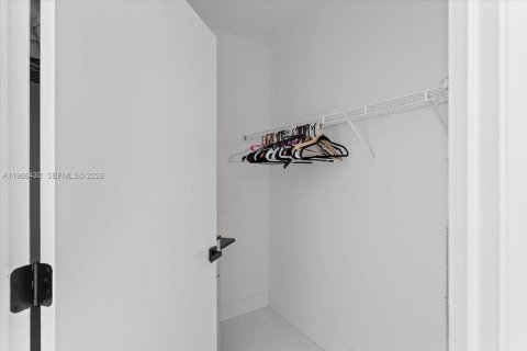 Снять в аренду кондоминиум в Майами, Флорида 2 спальни, 108.51м2, № 2049142 - фото 24