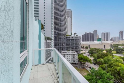 Снять в аренду кондоминиум в Майами, Флорида 2 спальни, 108.51м2, № 2049142 - фото 28