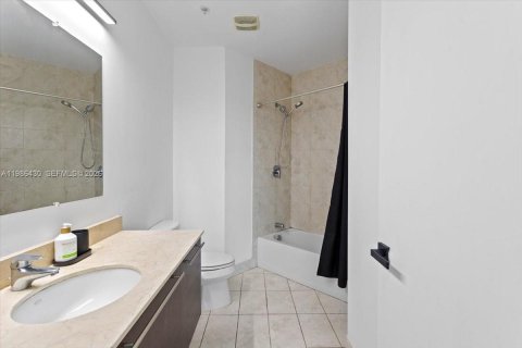 Снять в аренду кондоминиум в Майами, Флорида 2 спальни, 108.51м2, № 2049142 - фото 16