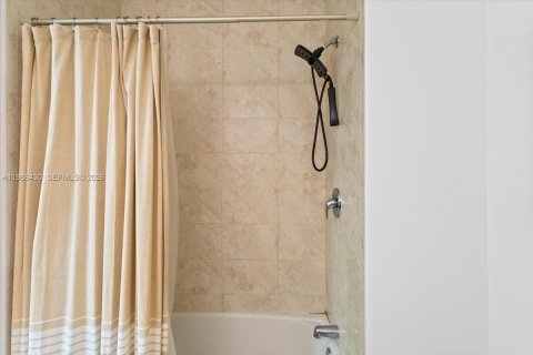 Снять в аренду кондоминиум в Майами, Флорида 2 спальни, 108.51м2, № 2049142 - фото 23