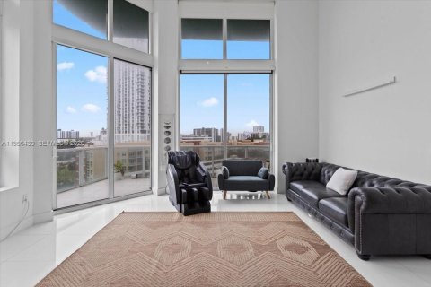 Снять в аренду кондоминиум в Майами, Флорида 2 спальни, 108.51м2, № 2049142 - фото 4