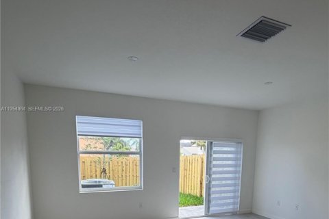 Touwnhouse à louer à Homestead, Floride: 3 chambres, 134.06 m2 № 2010859 - photo 6
