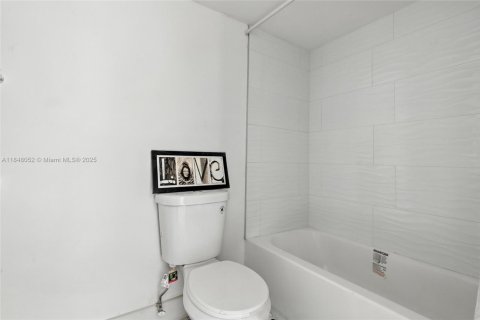 Adosado en venta en Davie, Florida, 2 dormitorios, 123.56 m2 № 1849286 - foto 9