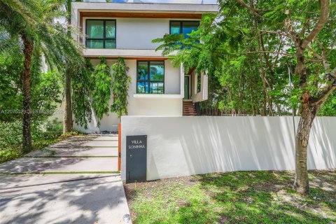 House in Miami Beach, Florida 3 bedrooms, 187.85 sq.m. № 2316024