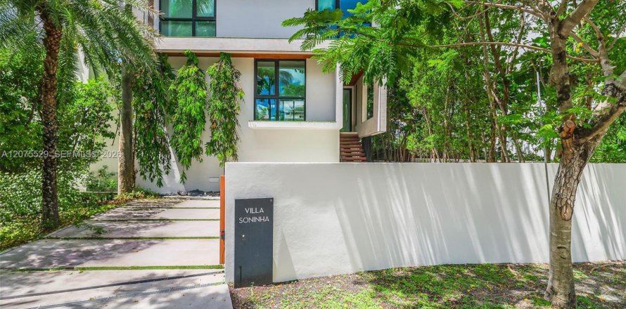 Villa ou maison à Miami Beach, Floride 3 chambres, 187.85 m2 № 2316024