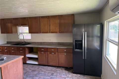 Commercial property in Zephyrhills, Florida 6 bedrooms, 224.82 sq.m. № 1833007 - photo 28
