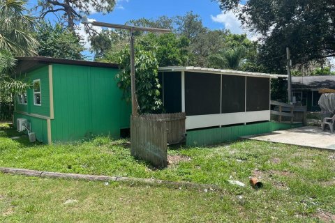 Commercial property in Zephyrhills, Florida 6 bedrooms, 224.82 sq.m. № 1833007 - photo 5