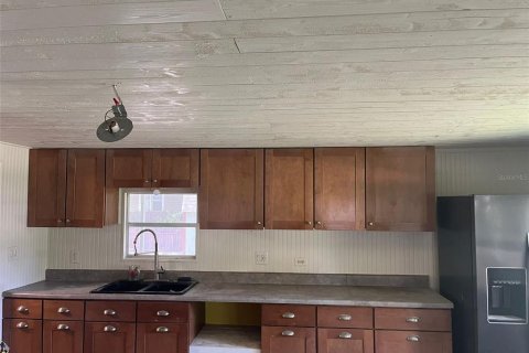 Commercial property in Zephyrhills, Florida 6 bedrooms, 224.82 sq.m. № 1833007 - photo 14