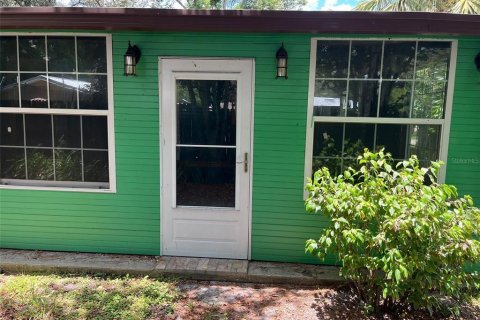 Commercial property in Zephyrhills, Florida 6 bedrooms, 224.82 sq.m. № 1833007 - photo 1