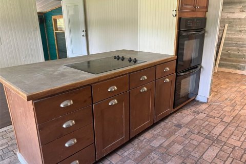 Commercial property in Zephyrhills, Florida 6 bedrooms, 224.82 sq.m. № 1833007 - photo 19
