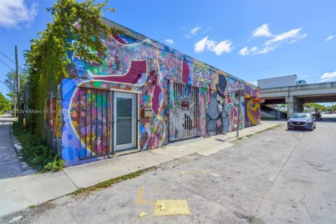 Commercial property in Miami, Florida № 1972828 - photo 2