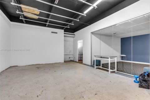 Commercial property in Miami, Florida № 1972828 - photo 7