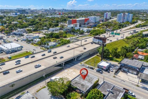 Commercial property in Miami, Florida № 1972828 - photo 26