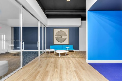 Commercial property in Miami, Florida № 1972828 - photo 4