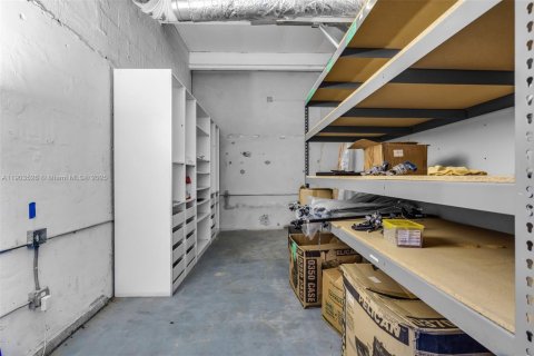 Commercial property in Miami, Florida № 1972828 - photo 15