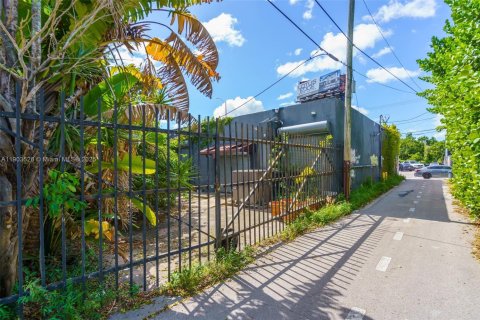 Commercial property in Miami, Florida № 1972828 - photo 21