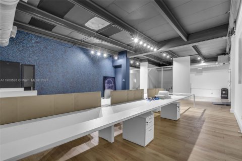 Commercial property in Miami, Florida № 1972828 - photo 11