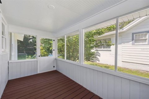 House in Winter Haven, Florida 3 bedrooms, 150.87 sq.m. № 2142037 - photo 14