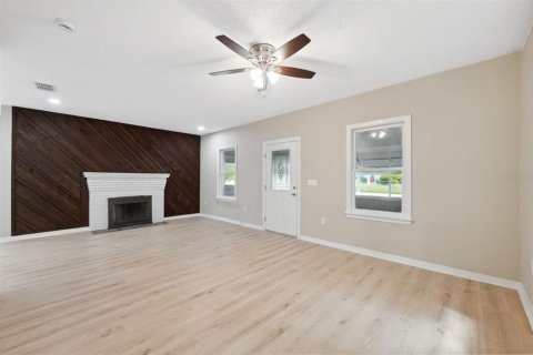 House in Winter Haven, Florida 3 bedrooms, 150.87 sq.m. № 2142037 - photo 3
