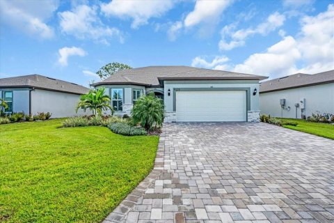 House in Parrish, Florida 3 bedrooms, 269.14 sq.m. № 2426923 - photo 2