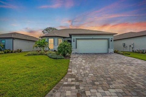 House in Parrish, Florida 3 bedrooms, 269.14 sq.m. № 2426923