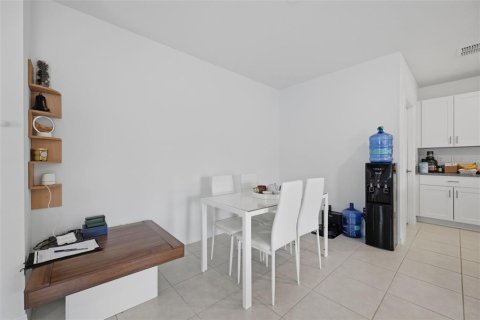 Casa en venta en Zephyrhills, Florida, 5 dormitorios, 205.96 m2 № 2259117 - foto 21