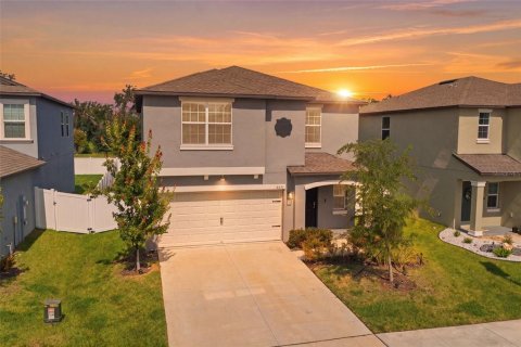 Casa en Zephyrhills, Florida 5 dormitorios, 205.96 m2 № 2259117