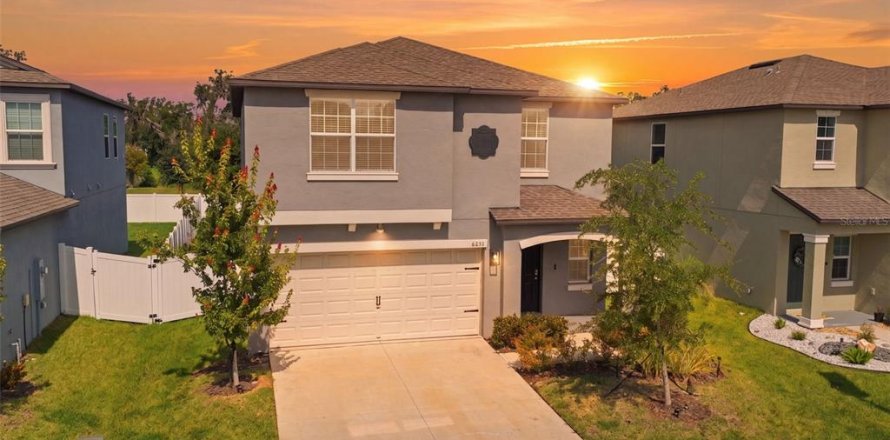 Casa en Zephyrhills, Florida 5 dormitorios, 205.96 m2 № 2259117