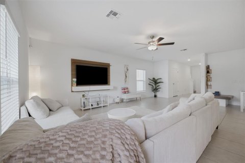 Casa en venta en Zephyrhills, Florida, 5 dormitorios, 205.96 m2 № 2259117 - foto 14