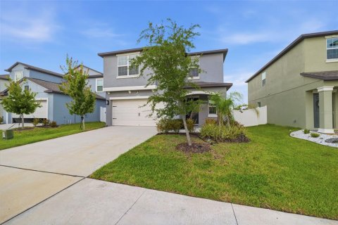Casa en venta en Zephyrhills, Florida, 5 dormitorios, 205.96 m2 № 2259117 - foto 4