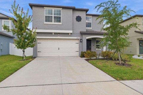 Casa en venta en Zephyrhills, Florida, 5 dormitorios, 205.96 m2 № 2259117 - foto 3