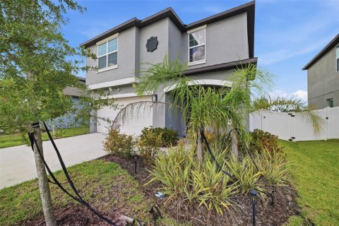 Casa en venta en Zephyrhills, Florida, 5 dormitorios, 205.96 m2 № 2259117 - foto 6