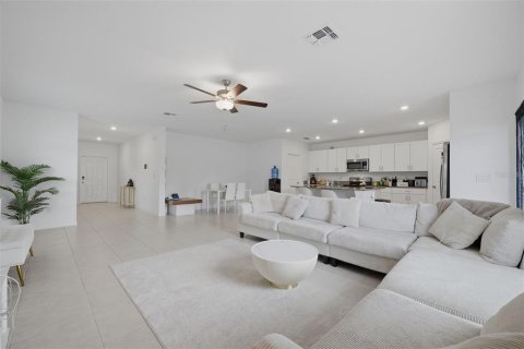 Casa en venta en Zephyrhills, Florida, 5 dormitorios, 205.96 m2 № 2259117 - foto 17