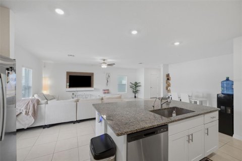 Casa en venta en Zephyrhills, Florida, 5 dormitorios, 205.96 m2 № 2259117 - foto 18