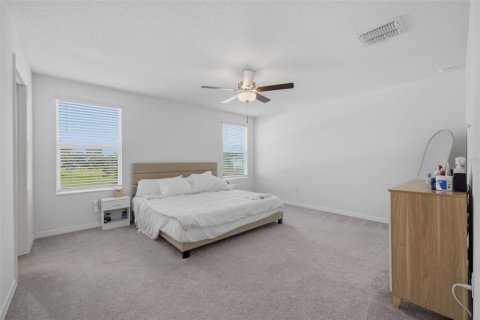 Casa en venta en Zephyrhills, Florida, 5 dormitorios, 205.96 m2 № 2259117 - foto 25